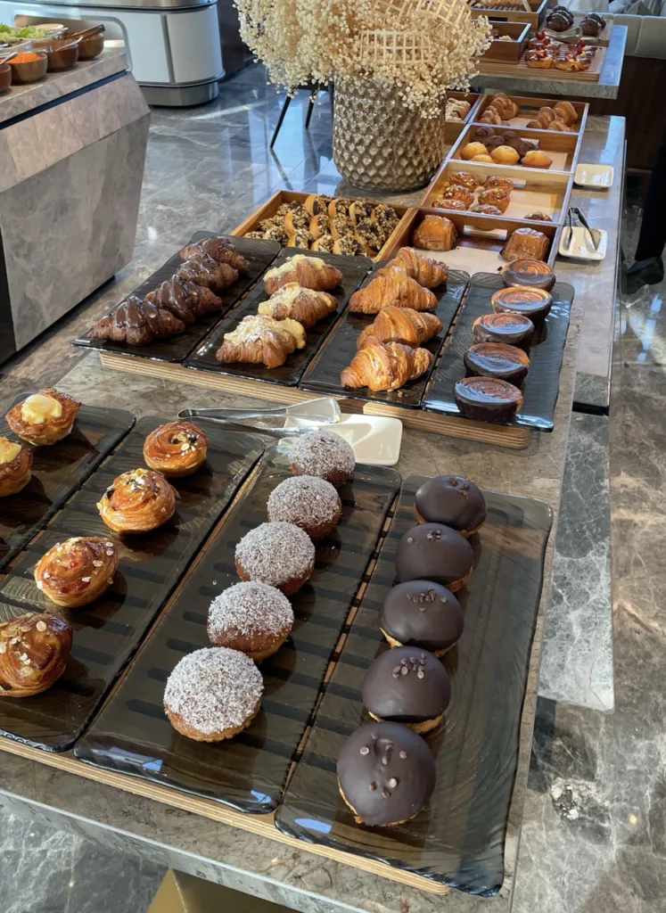 Landmark 81 hotel breakfast