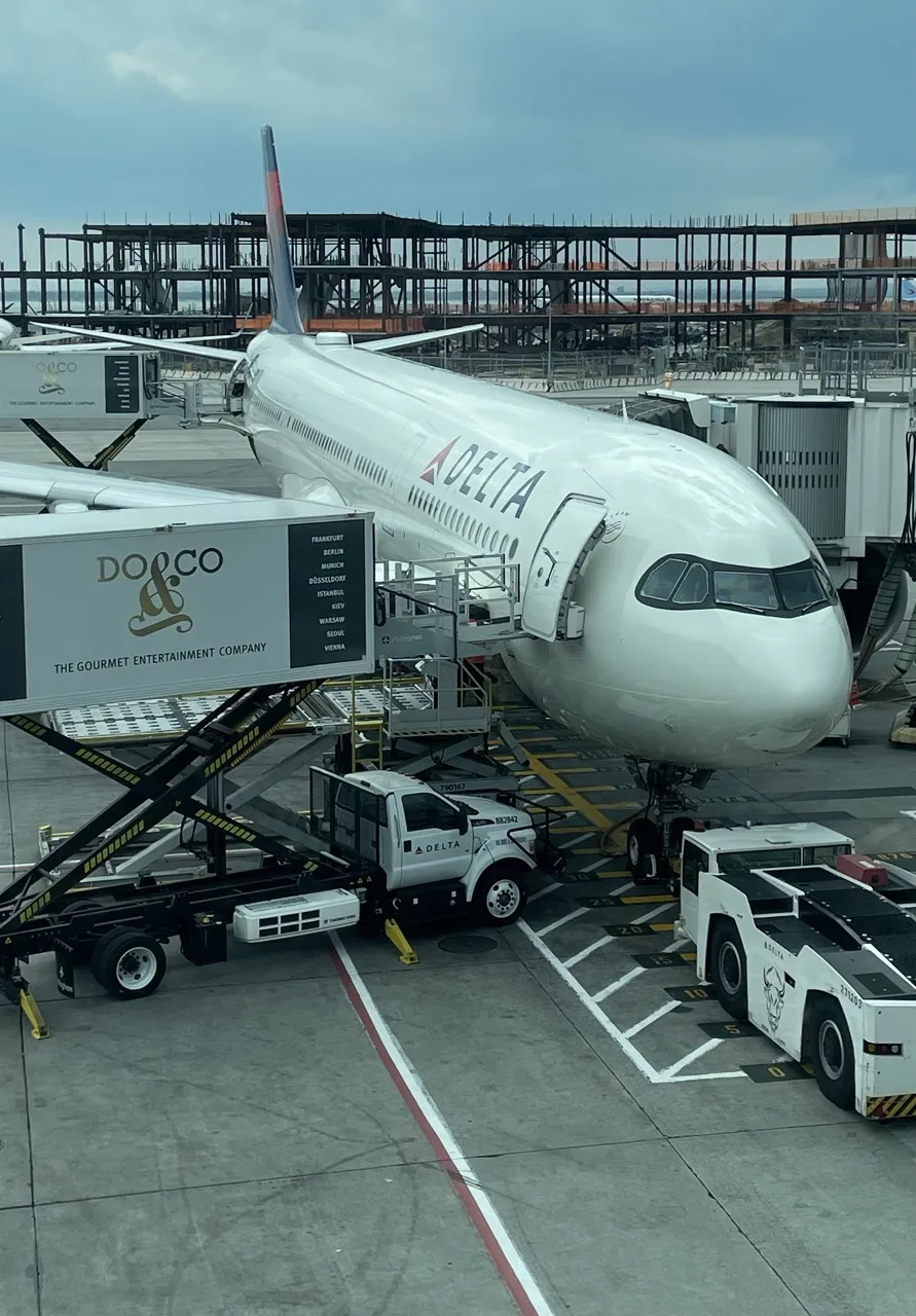 Delta Premium Economy Review – is it worth it?
