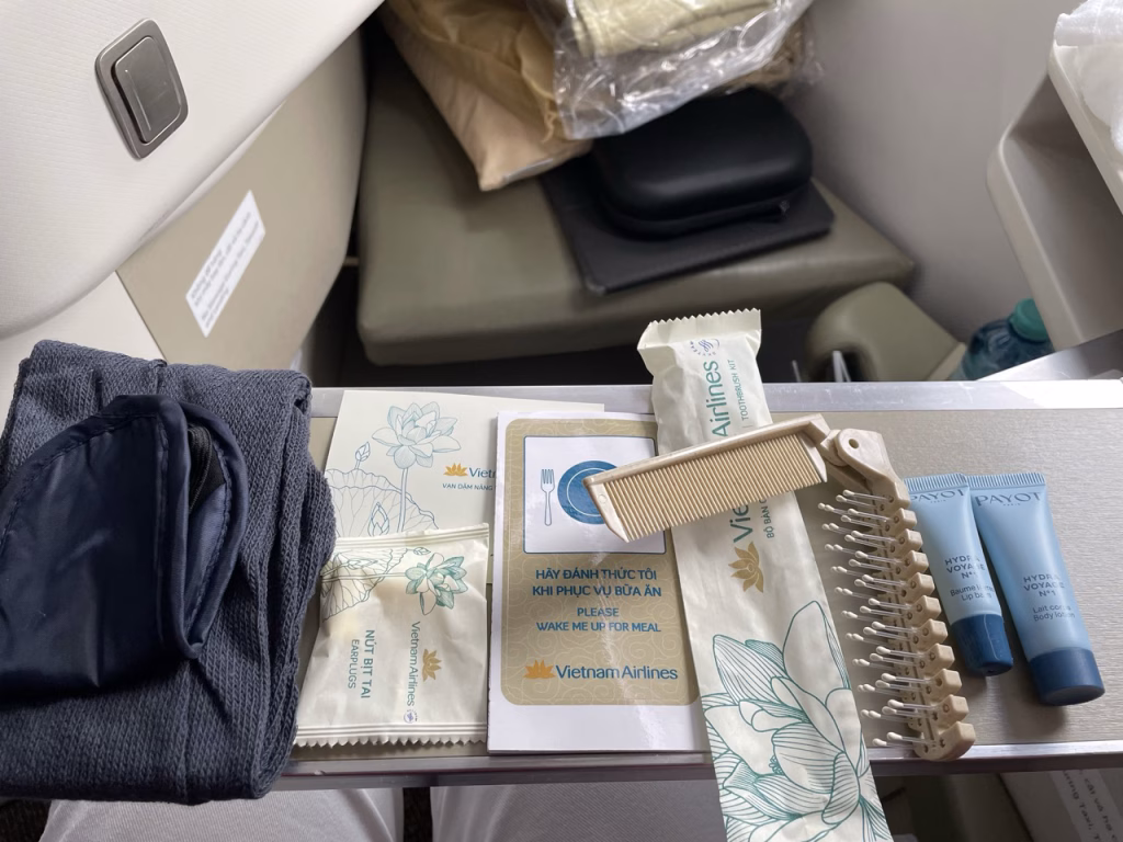 Vietnam airlines amenity kit