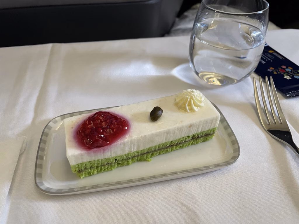 Raspberry cake Singapore Airlines Business Class