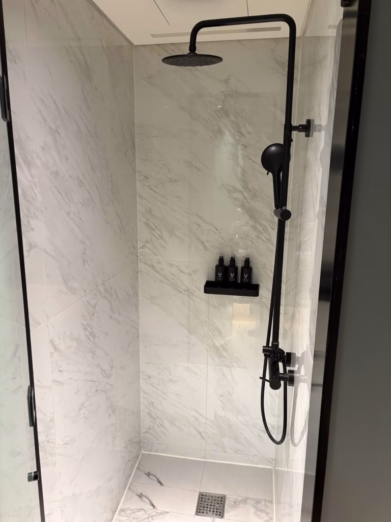 Bathroom Business Deluxe Guest Room Gravity Hotel Pangyo