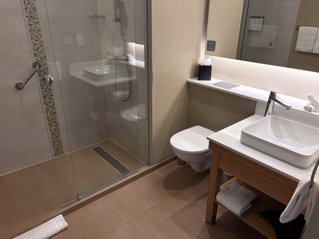 Bathroom Hyatt Place Amsterdam Airport