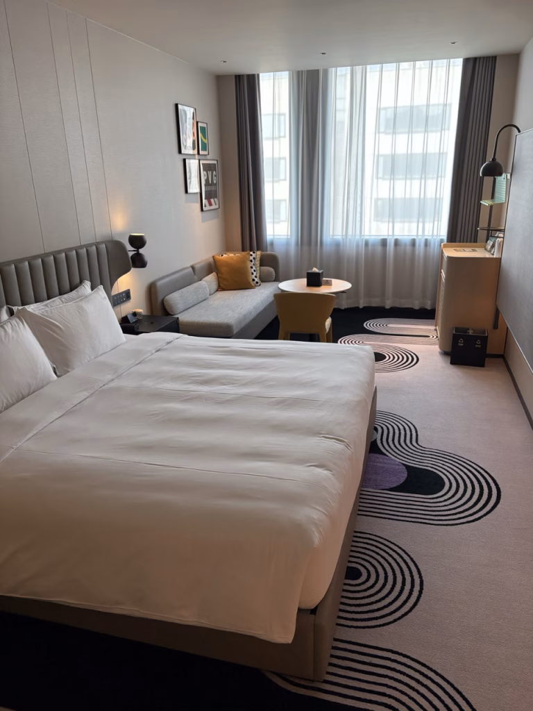 Standard Room Holiday Inn Shanghai Pudong Airport