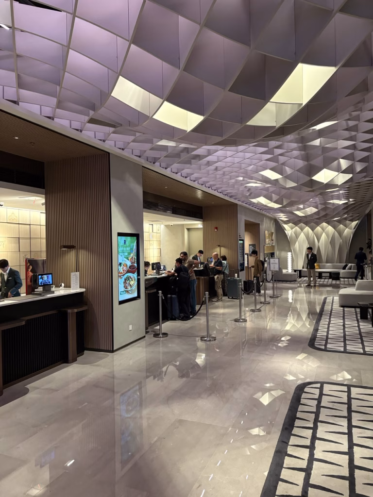 Lobby Holiday Inn Shanghai Pudong Airport