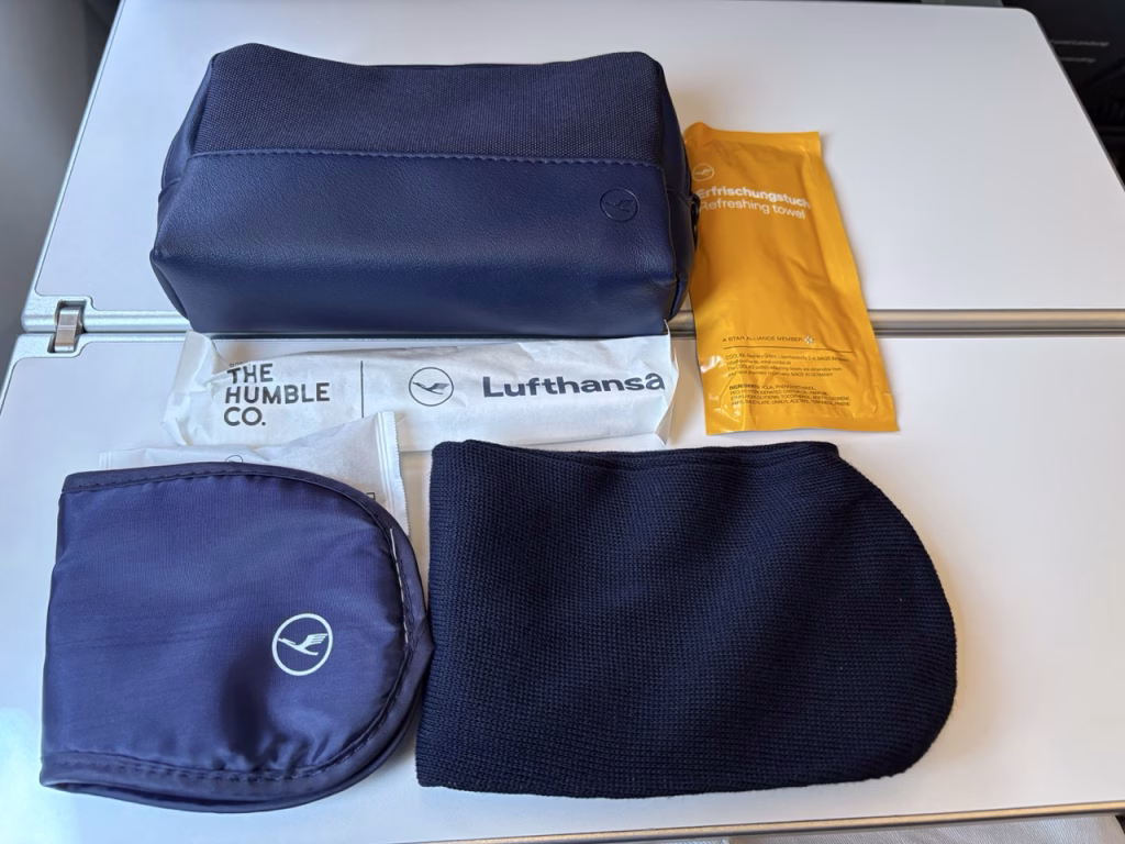 Lufthansa PE amenity kit