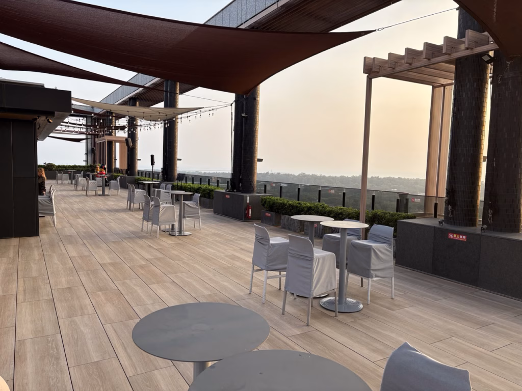 Rooftop Bar Aloft Tainan